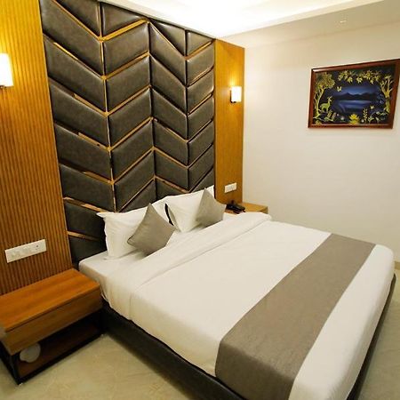 Hotel The Grand インドール エクステリア 写真